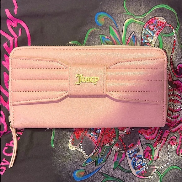 ❗️SALE❗️ Juicy Couture Pink Wallet Clutch - Picture 4 of 4